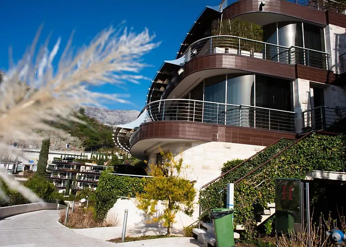 Luxe 3 Bedrooms Apartament